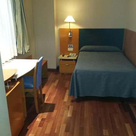 Hotel Villacarlos Valencia Room photo